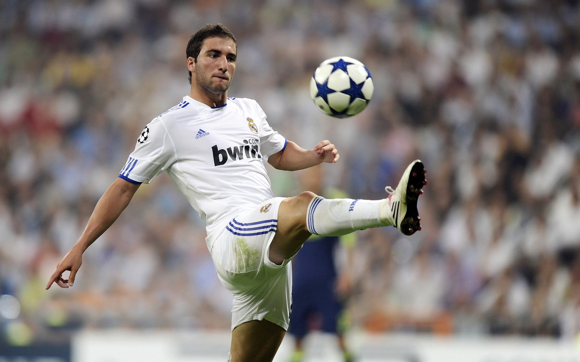 阿森纳在英超联赛中排名第三，阿森纳连续6场英超保持不败